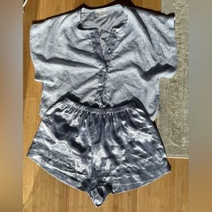 Silk-like pajamas set